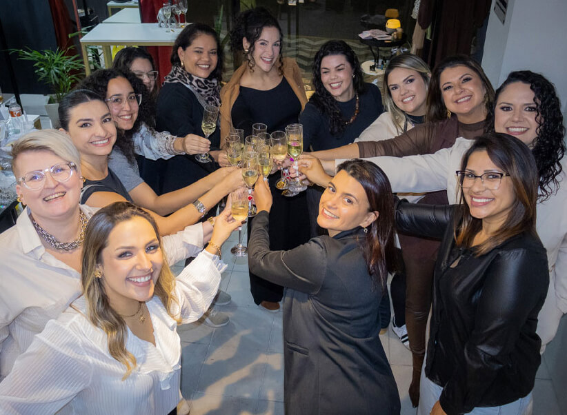 Participantes reunidas em confraternização da comunidade