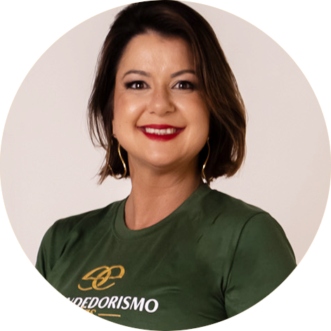 Foto de perfil de Michélle Milanni com camiseta verde